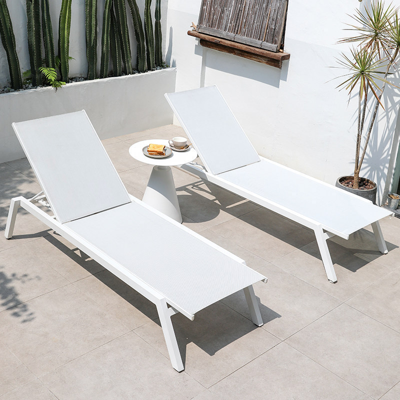 Biała leżanka ogrodowa, wodood – Outdoor Daybed Furniture recenzja i cena